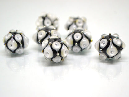 Black white glass beads