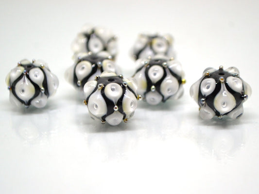 Black white glass beads