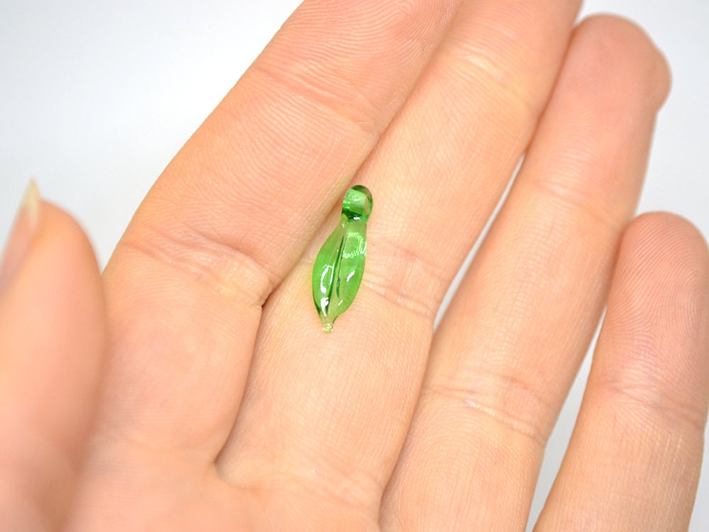 Peridot Green glass leaf beads, Lampwork leaves, Top drilled leaf beads, Jewelry making, Leaf pendant, Light Green Floral lampwork