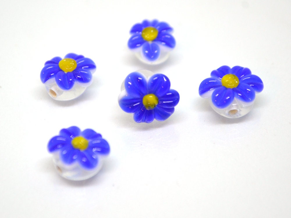 Blue Lampwork Chamomile beads, Cobalt blue Chamomile flower bead, Blue and yellow beads, Beads for bracelet, Blue flower bead, Blue lampwork