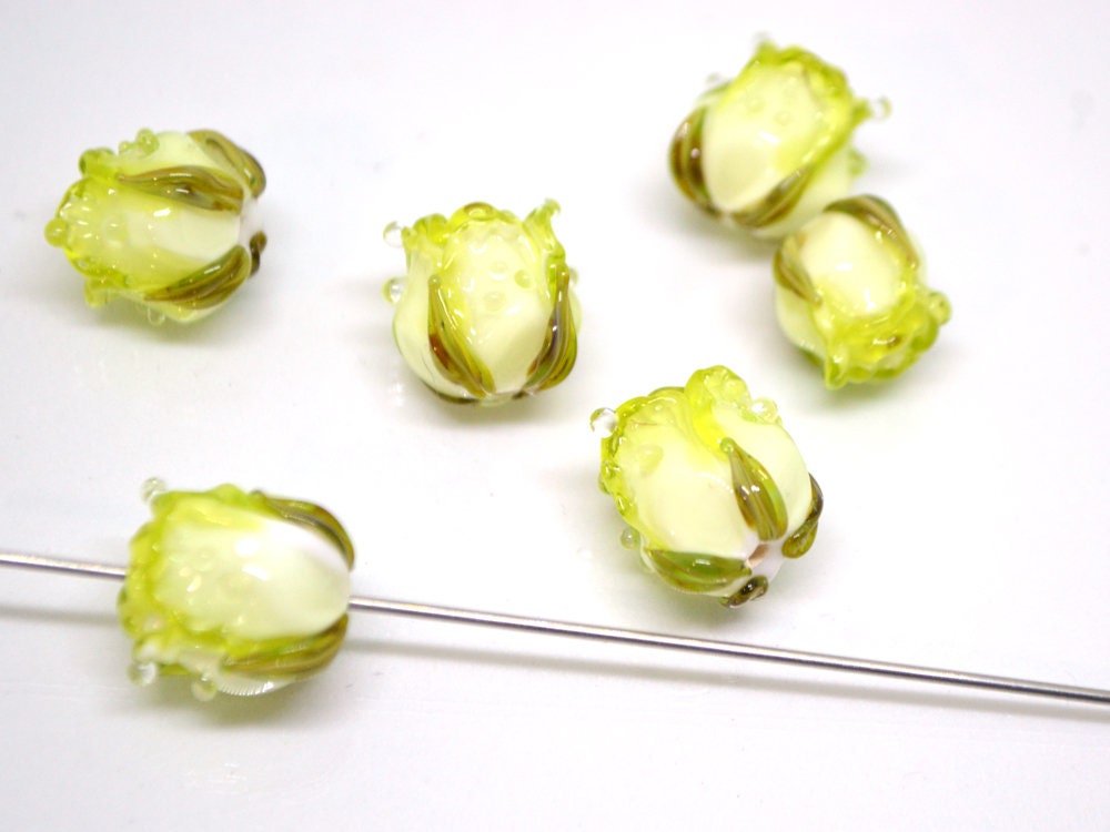 Green yellow rose bud beads, Lampwork rose beads, Salad green beads, Verdant Artisan lampwork, Floral Lampwork,Glass flower jewelry,Handmade