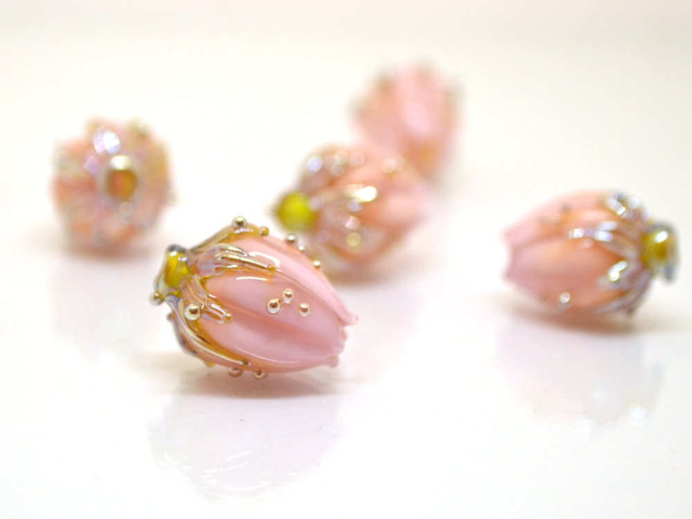 Pastel pink and gold flower glass beads, Pale pink beads, Artisan lampwork, Light pink beads, Floral glass beads