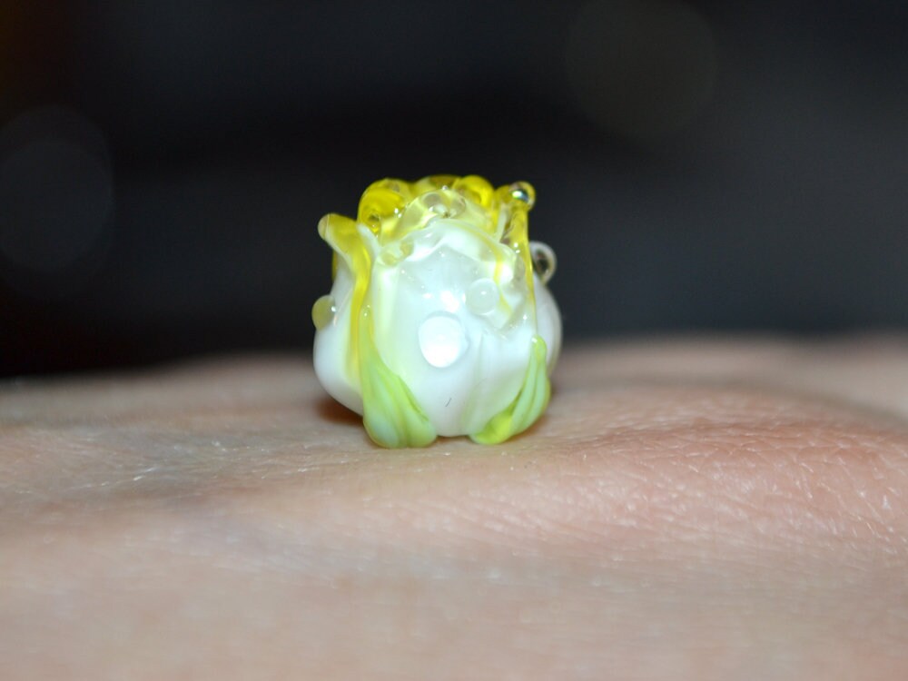 Yellow lampwork rosebud beads, Glass rose beads, White flower beads, Artisan lampwork, Floral Lampwork, Jewelry making, Glass flower jewelry