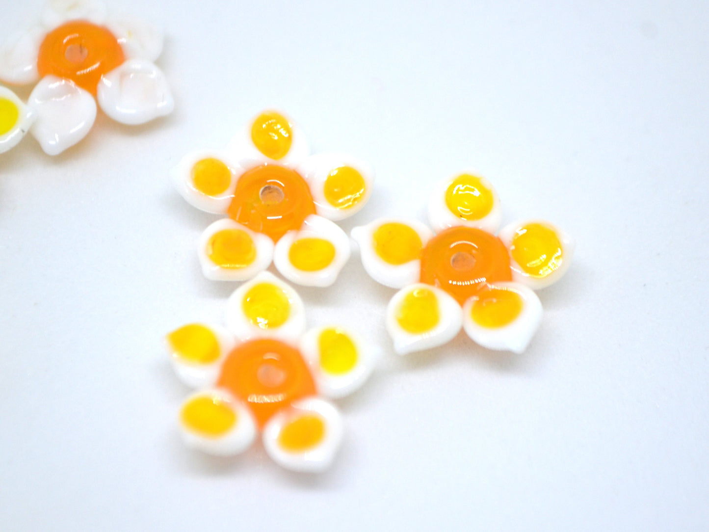 Bright white orange flower beads, 5 Petals floral lampwork, Field flower bead, Glass flowers, Meadow flowers, Flower necklace