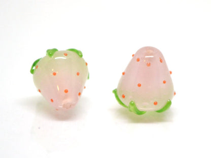 Blush pink Strawberry 10mm glass beads, Pale Pink Lampwork berries, Small strawberry, Berry fruit beads, Berry Jewelry, Small glass beads