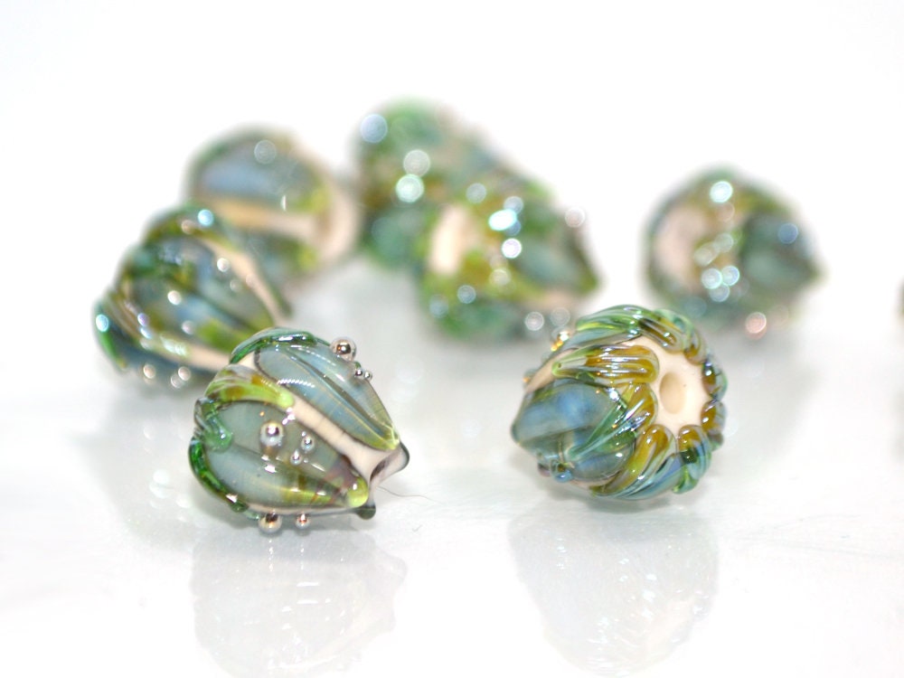 Olive green flower lampwork beads, Pale green glass beads, 10mm flower beads, Artisan lampwork garden floral theme beige gold jewelry supply