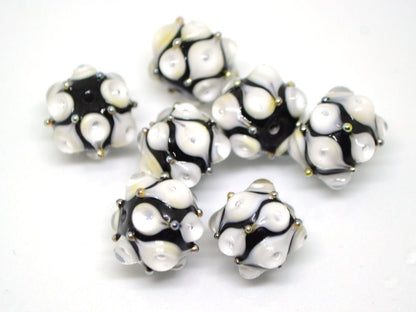 Black white glass beads