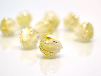 Handmade lampwork 10mm White flower glass beads with gold drops, Lampwork bead set, Small flower beads, Floral lampwork, Art glass bead milk