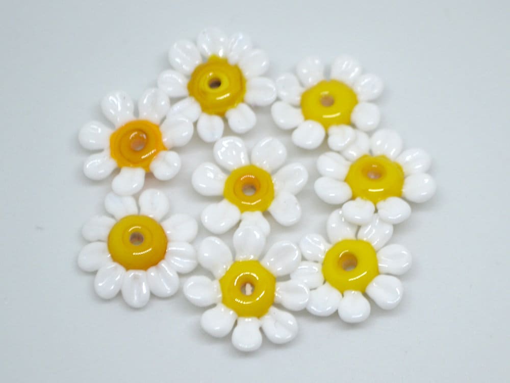 Chamomile flower glass beads, White yellow lampwork beads, Wildflowers, Daisy bead, Floral murano glass White Camomile, Artisan lampwork