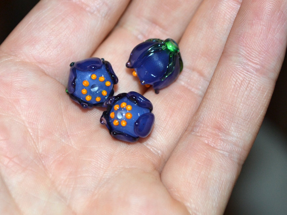 Purple bell flower beads, Lampwork bell beads, Purple flower beads, Artisan lampwork, handmade flower beads, 13mm beads, Floral lampwork