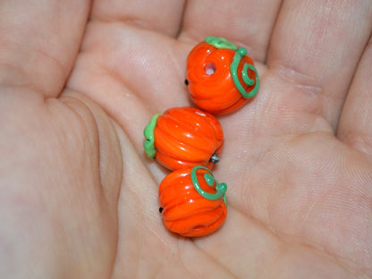 Handmade glass pumpkin beads, Orange lampwork bead, Miniatures Pumpkin, Fall Decor, Autumn Decor, Thanksgiving decor