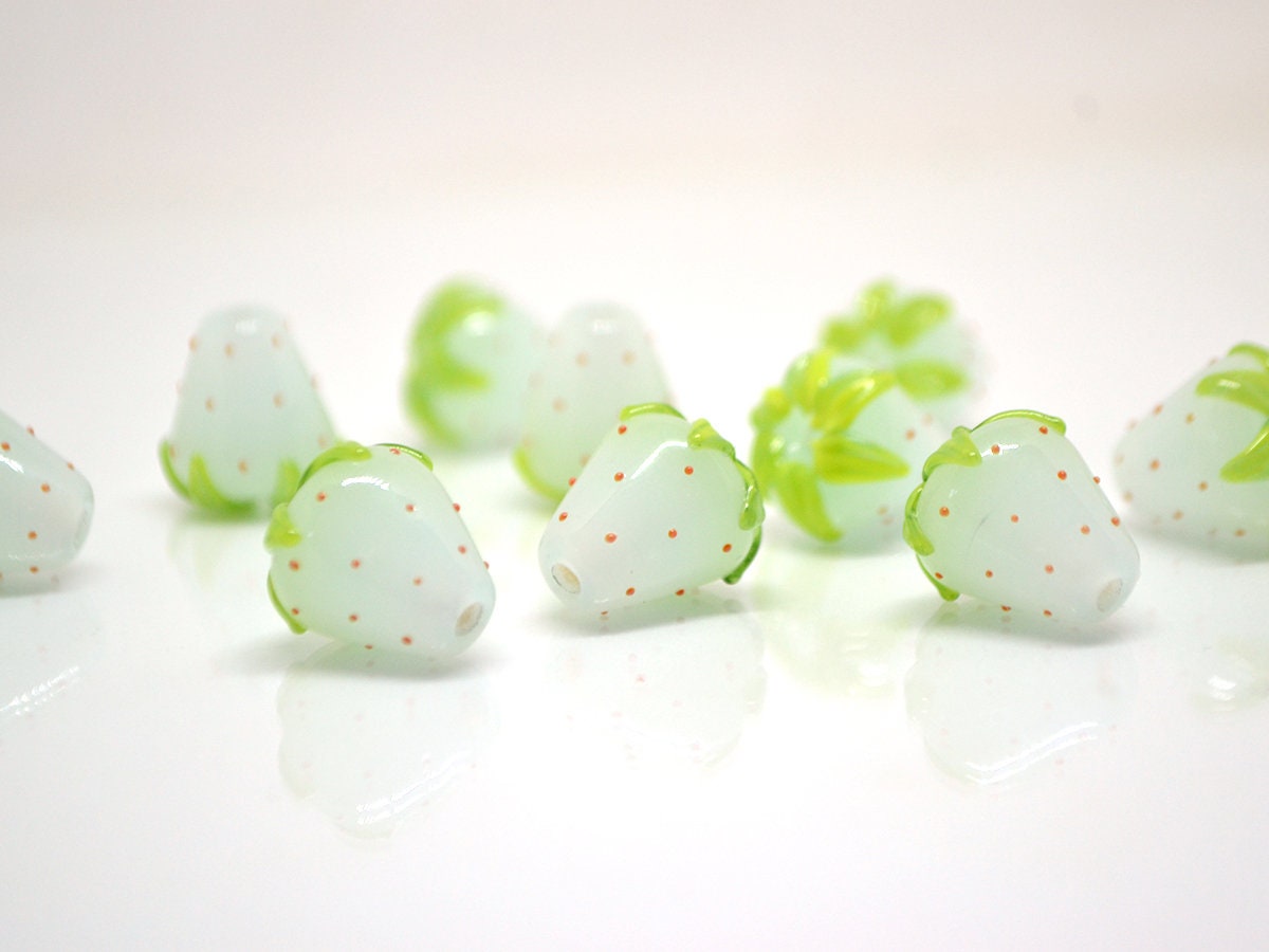 Pale blue Strawberry beads, Lampwork berry beads, Lampwork strawberry, Blue Berry beads, Artisan Lampwork, Berry jewelry, Glass berries