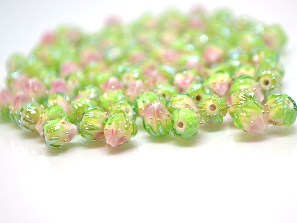 White and pink glass flower beads, 7mm flower bead, Gradient glass beads, Floral lampwork, Tiny beads, Pink beads with green leaves