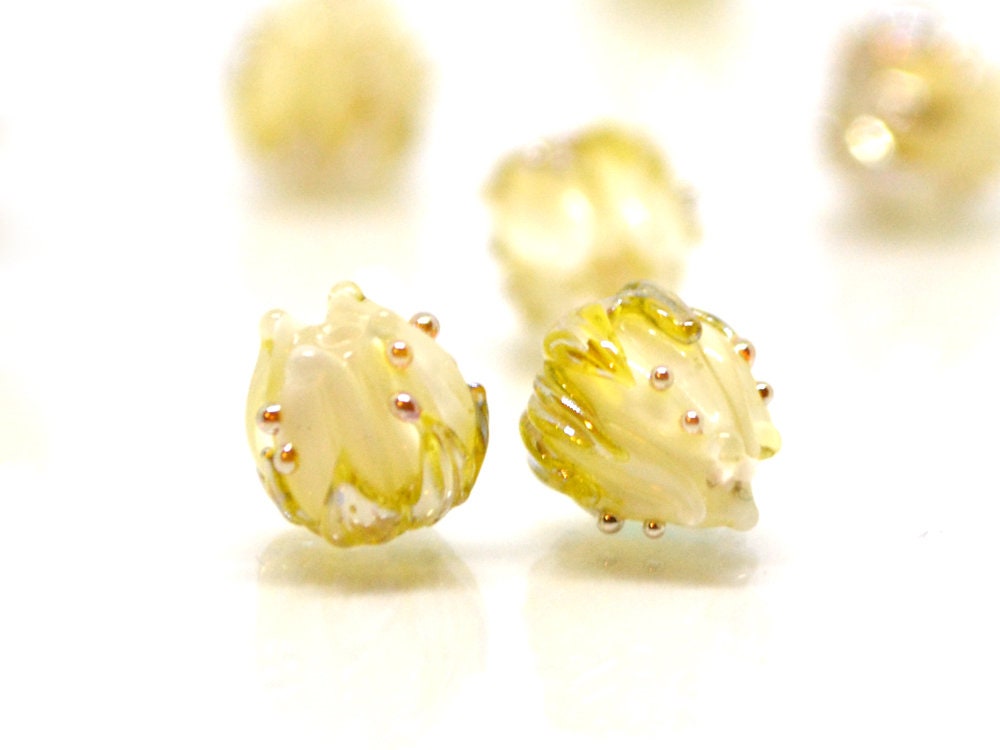 White flower beads with gold leaves, Tiny glass beads, 7mm flower beads, Small lampwork beads
