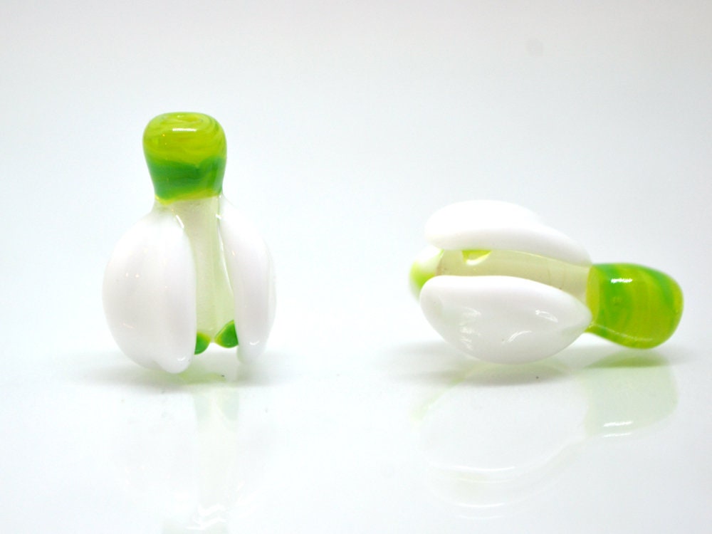 Lampwork snowdrop flower beads, White glass beads, Floral lampwork, Spring beads, Nature inspired,Artisan lampwork,white green, glass flower