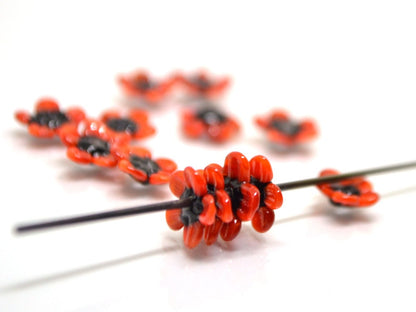 Red poppy glass beads, Very small red flower beads, Red black flower beads, Tiny red flowers, Lampwork poppy beads, 7mm flowers, poppy red