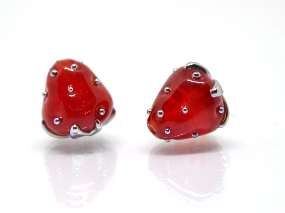 Small 8mm Red Strawberry lampwork beads, Red glass berry, Glass strawberry, Red Berry fruit beads, Red silver berry beads