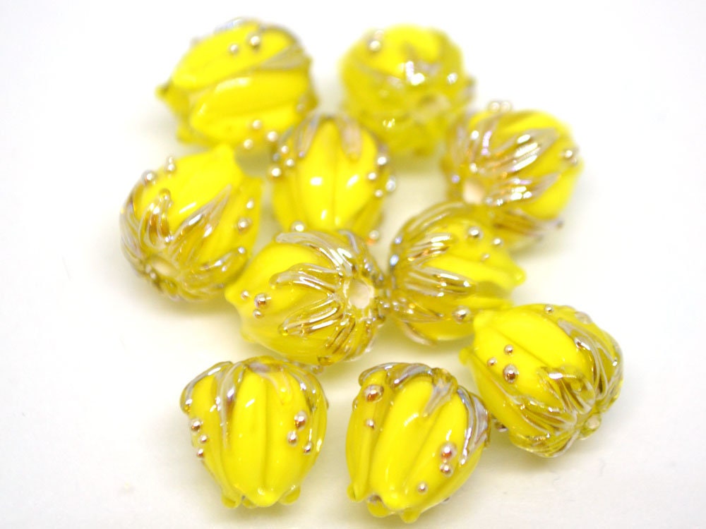 Yellow flower bead, 10mm flower bead, Yellow flower spacer, Sunshine yellow floral beads, Yellow glass flower, Bright yellow beads, Lampwork