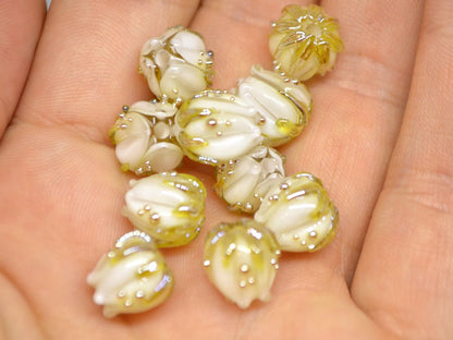 Handmade lampwork 10mm White flower glass beads with gold drops, Lampwork bead set, Small flower beads, Floral lampwork, Art glass bead milk