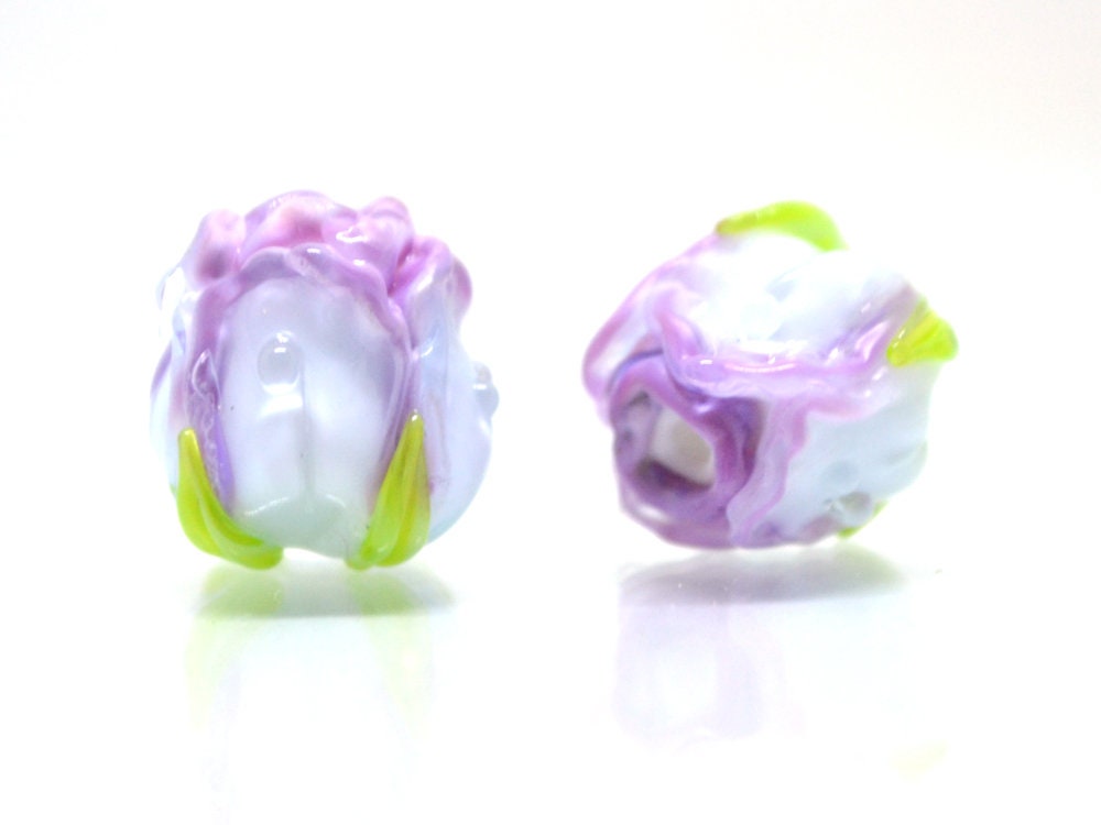 Lavender white rosebud beads, Purple flower lampwork, Glass rose beads, Spring lampwork, Artisan lampwork, Floral Jewelry, Lampwork pair
