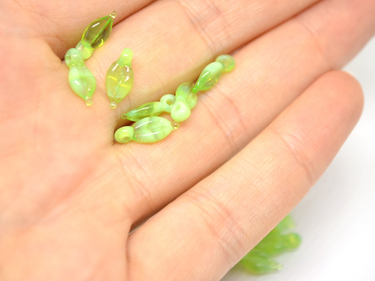 Peridote Green lampwork leaf beads, Glass leaves, Top drilled leaf beads, Lampwork leaf bead, Jewelry making, Leaf charm, Small Leaf beads
