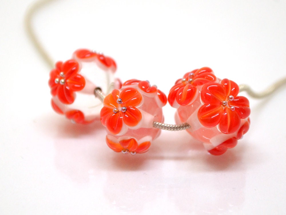 red flower beads red glass beads with flowers red transparent bead clear lampwork beads summer bright red beads earrings making jewelry