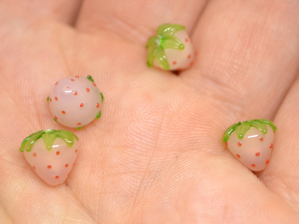 Small 7mm Strawberry glass beads, Pale pink strawberry, Lampwork berries, Mini berry beads, Berry jewelry, Glass Berry beads, Mini food