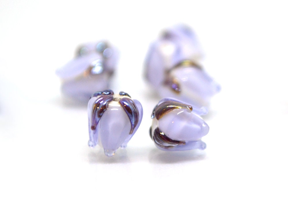 Lavender small lampwork beads, Light purple flower beads, Tiny glass beads, 7mm flower beads, Artisan lampwork