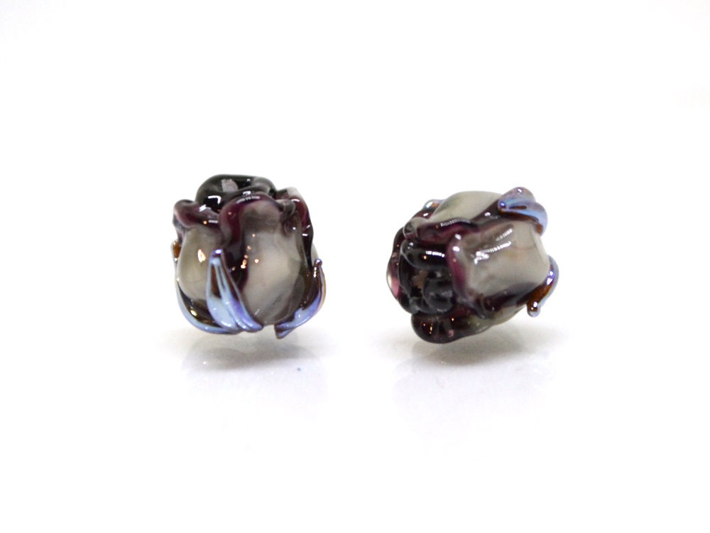 Gray Black 8mm rosebud beads, Black silver Rose glass beads, Floral lampwork, Dark glass beads, Art Lampwork, Jewellery beads