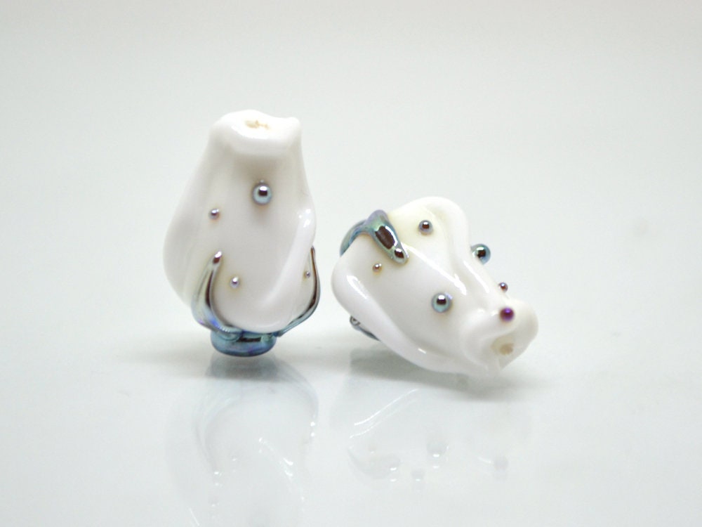 White twist rosebud beads, Wedding flower Glass Bead, Floral lampwork bead, Artisan lampwork beads