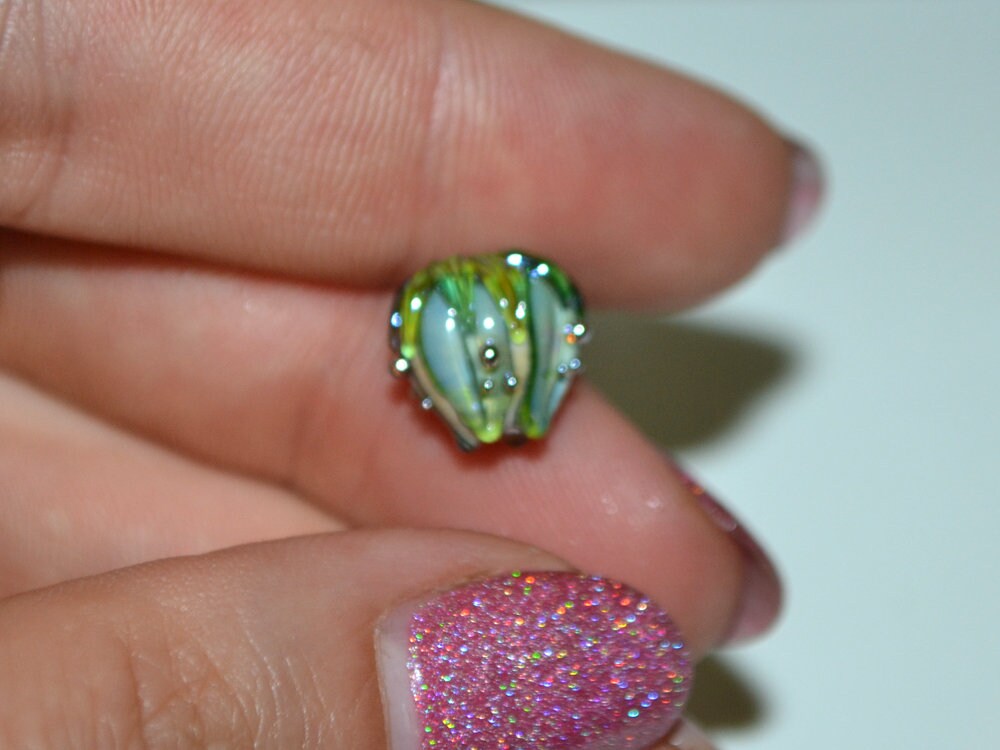 Olive green flower lampwork beads, Pale green glass beads, 10mm flower beads, Artisan lampwork garden floral theme beige gold jewelry supply