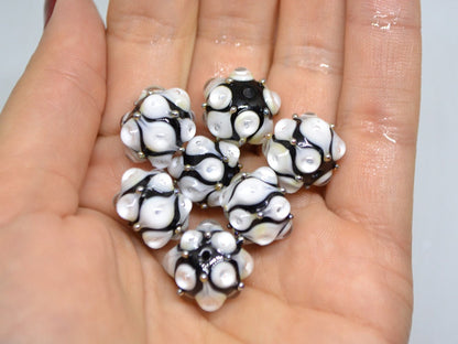Black white glass beads