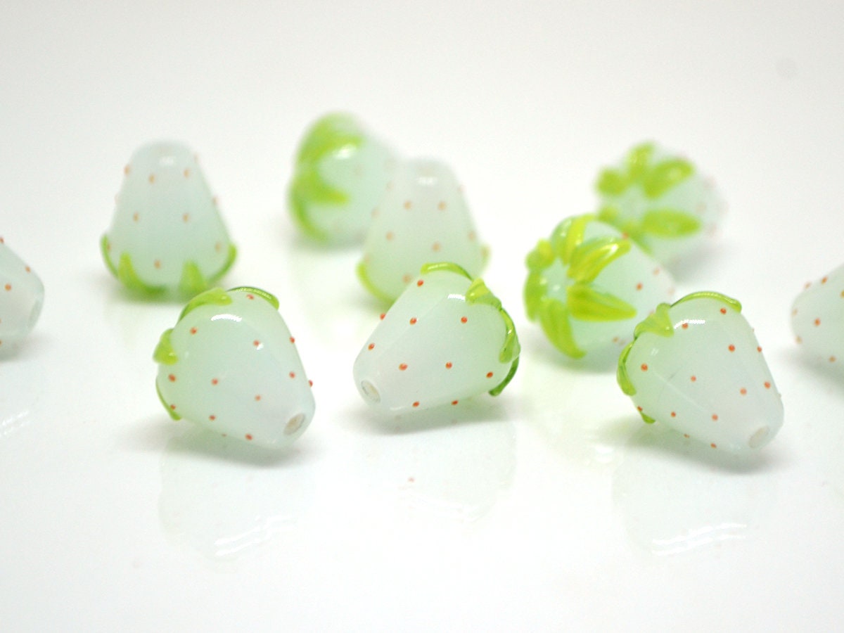 Pale blue Strawberry beads, Lampwork berry beads, Lampwork strawberry, Blue Berry beads, Artisan Lampwork, Berry jewelry, Glass berries