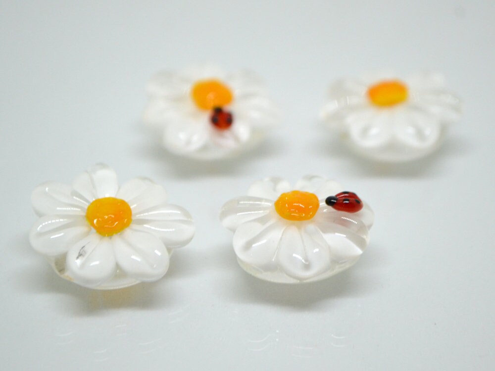 Chamomile flower lampwork beads with ladybug, Lentils beads, White flower beads, White floral lampwork
