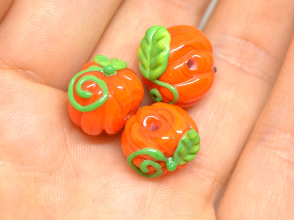 Handmade glass pumpkin beads, Orange lampwork bead, Miniatures Pumpkin, Fall Decor, Autumn Decor, Thanksgiving decor