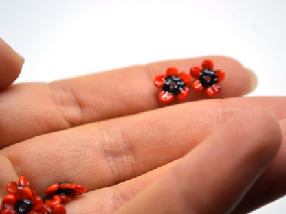 Red poppy glass beads, Very small red flower beads, Red black flower beads, Tiny red flowers, Lampwork poppy beads, 7mm flowers, poppy red